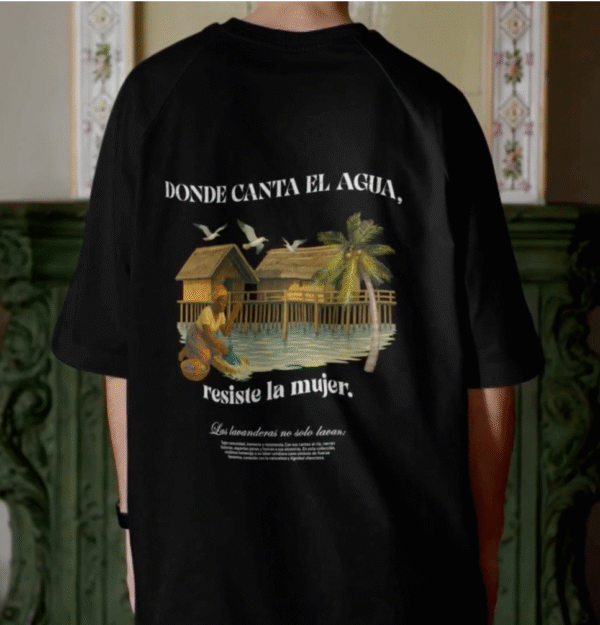 Camiseta A Orillas Resiste la mujer - Image 2